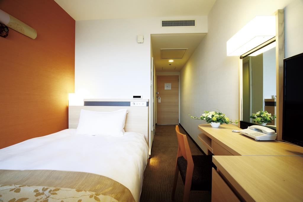 Single Room Smoking,1213236241:JPEG