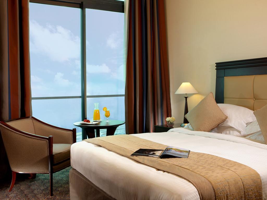 Partial Sea View Studio King Bed