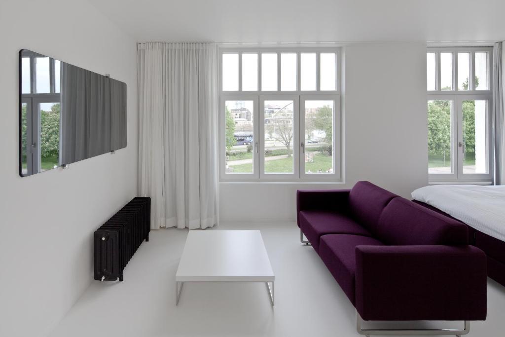 Studio Apartment,48335098:JPEG