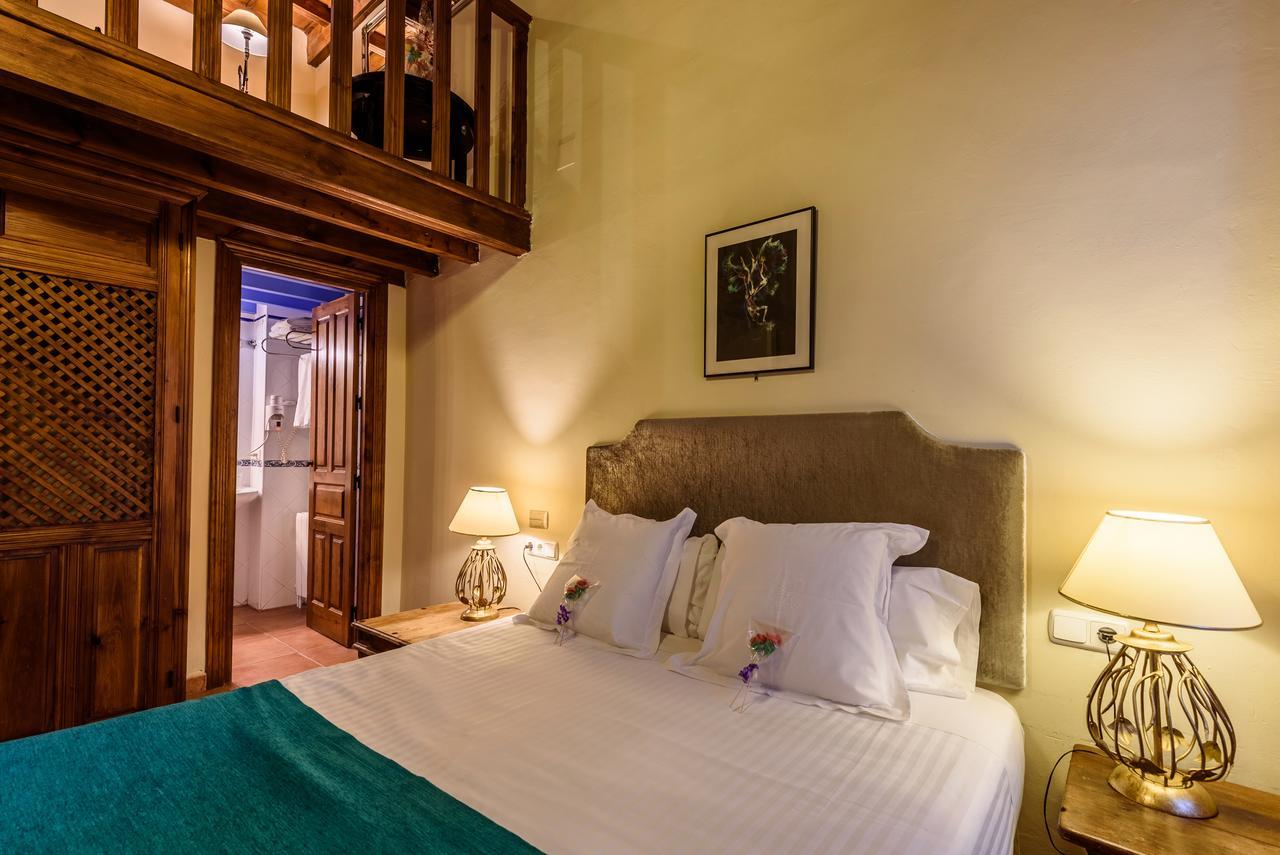 Family Room (2 Adults + 2 Children),669436137:JPEG