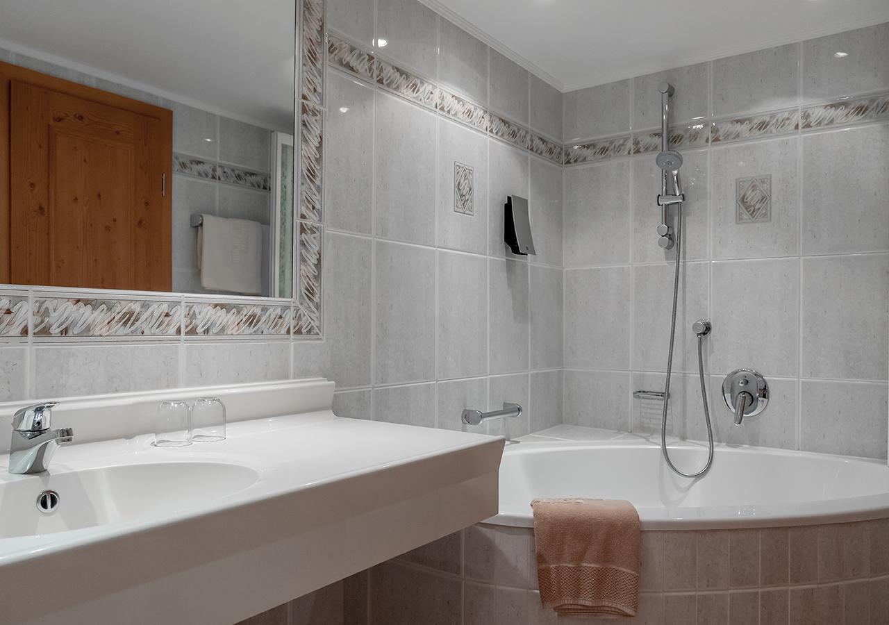 Junior Suite with Mountain View,509500200:JPEG