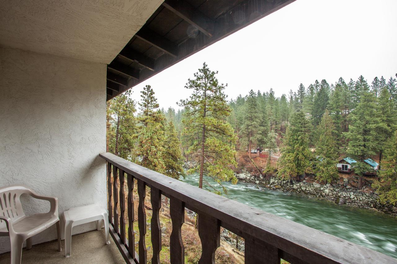 Queen Room Balcony River View