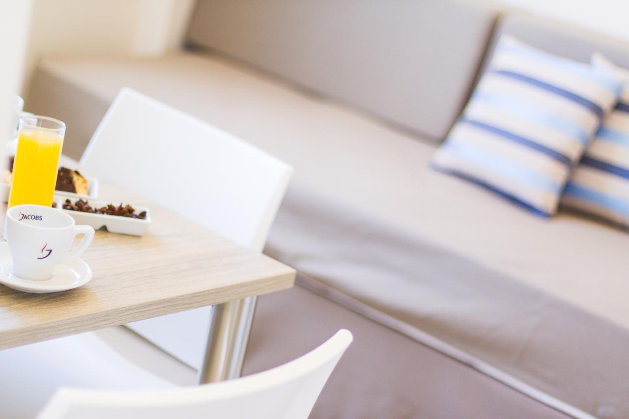 Superior One-Bedroom Triple Apartment,1319830474:JPEG