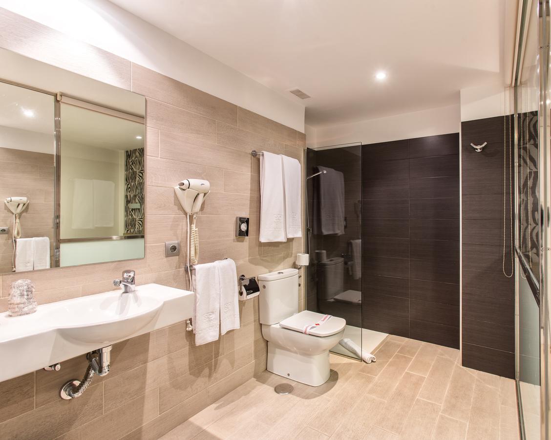 Family Room,704475841:JPEG