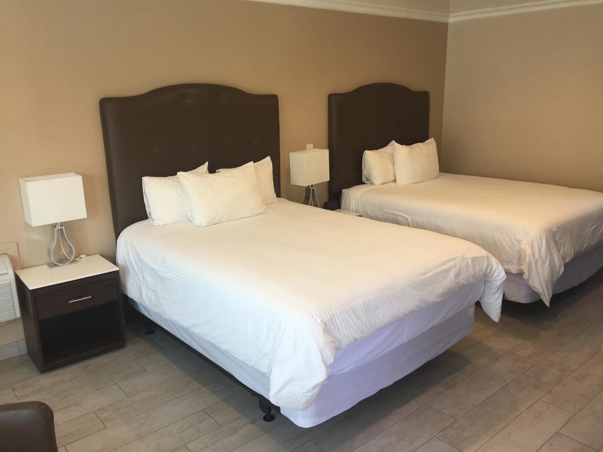 Deluxe Queen Room with Two Queen Beds,526178340:JPEG