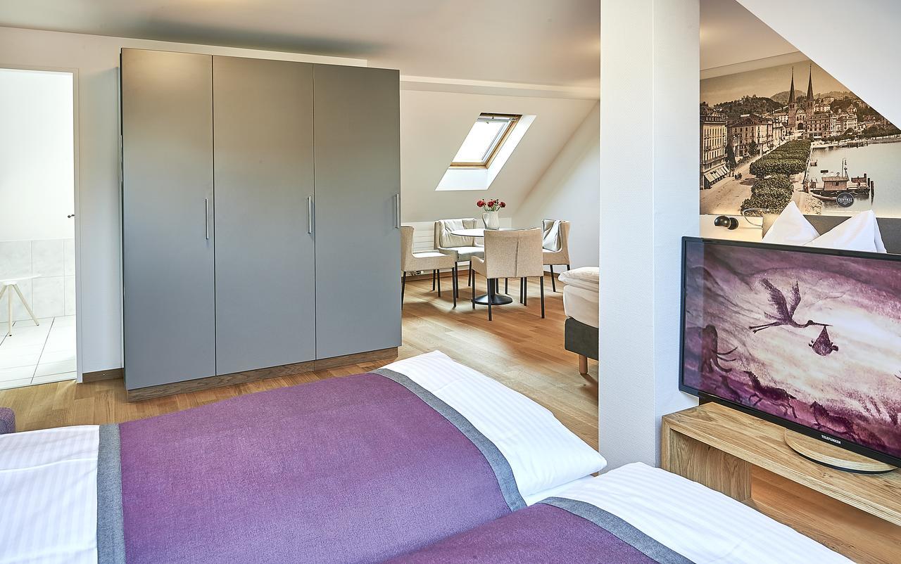 Superior Family Room,665307699:JPEG