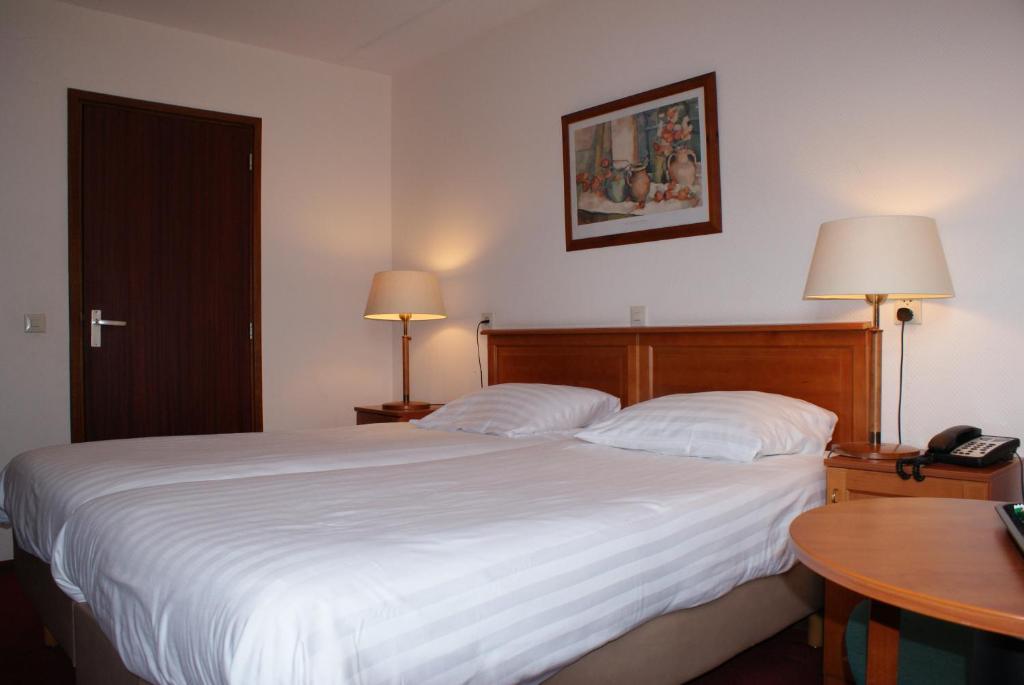 Family Room,1217137540:JPEG