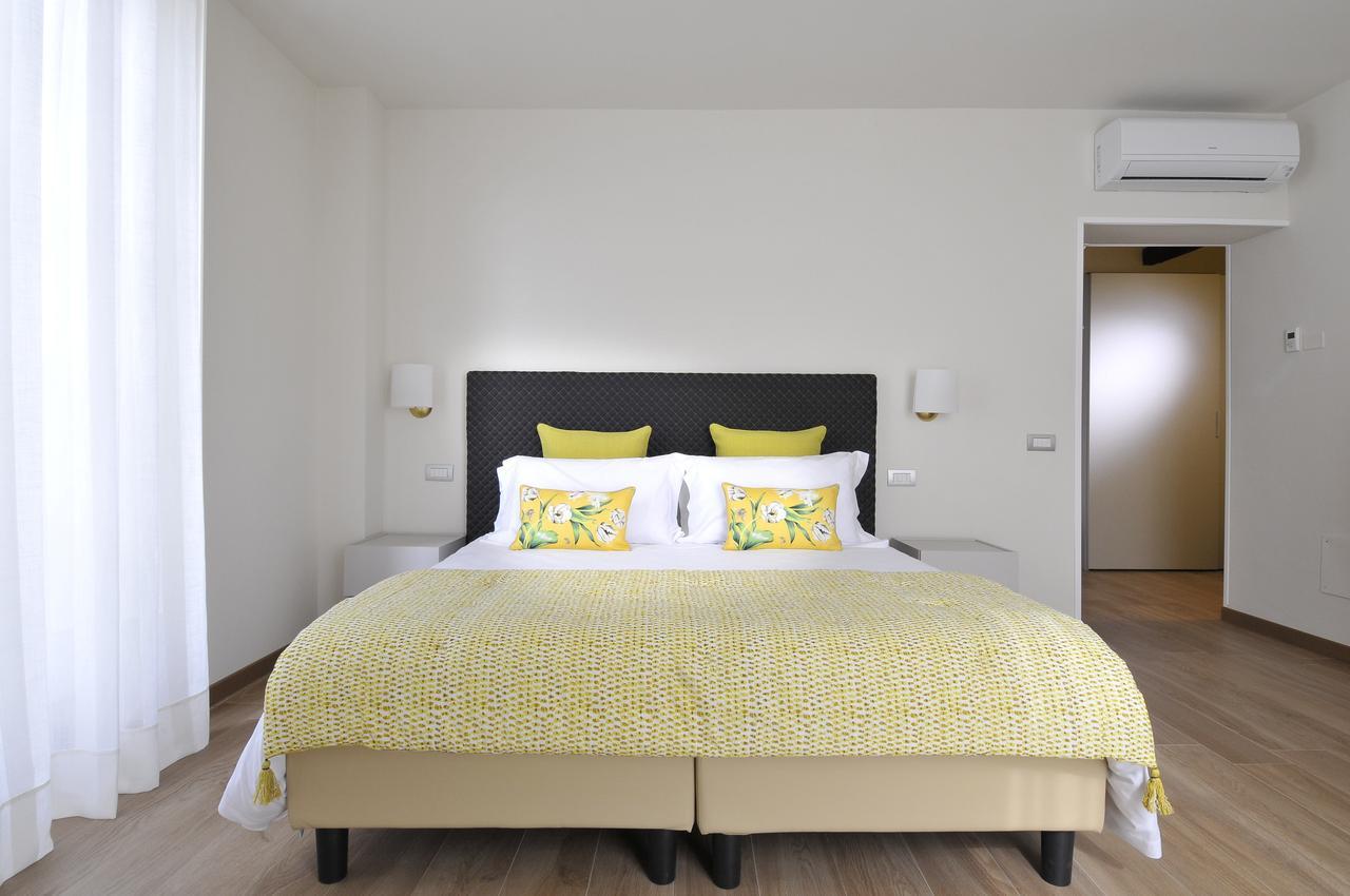 Deluxe King Room,608966292:JPEG