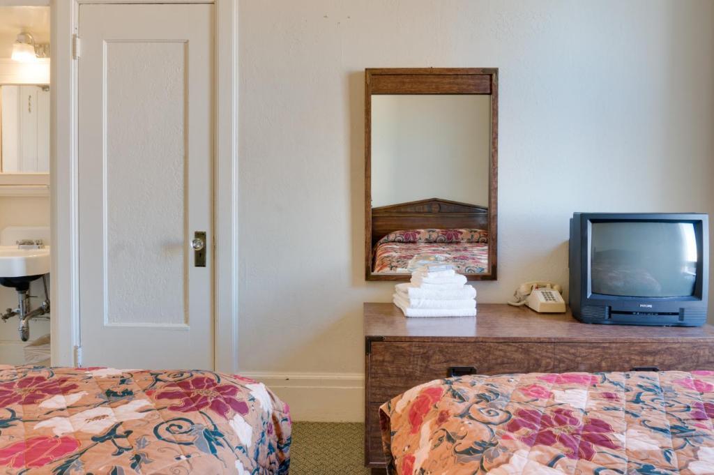 Twin Room Private Bathroom