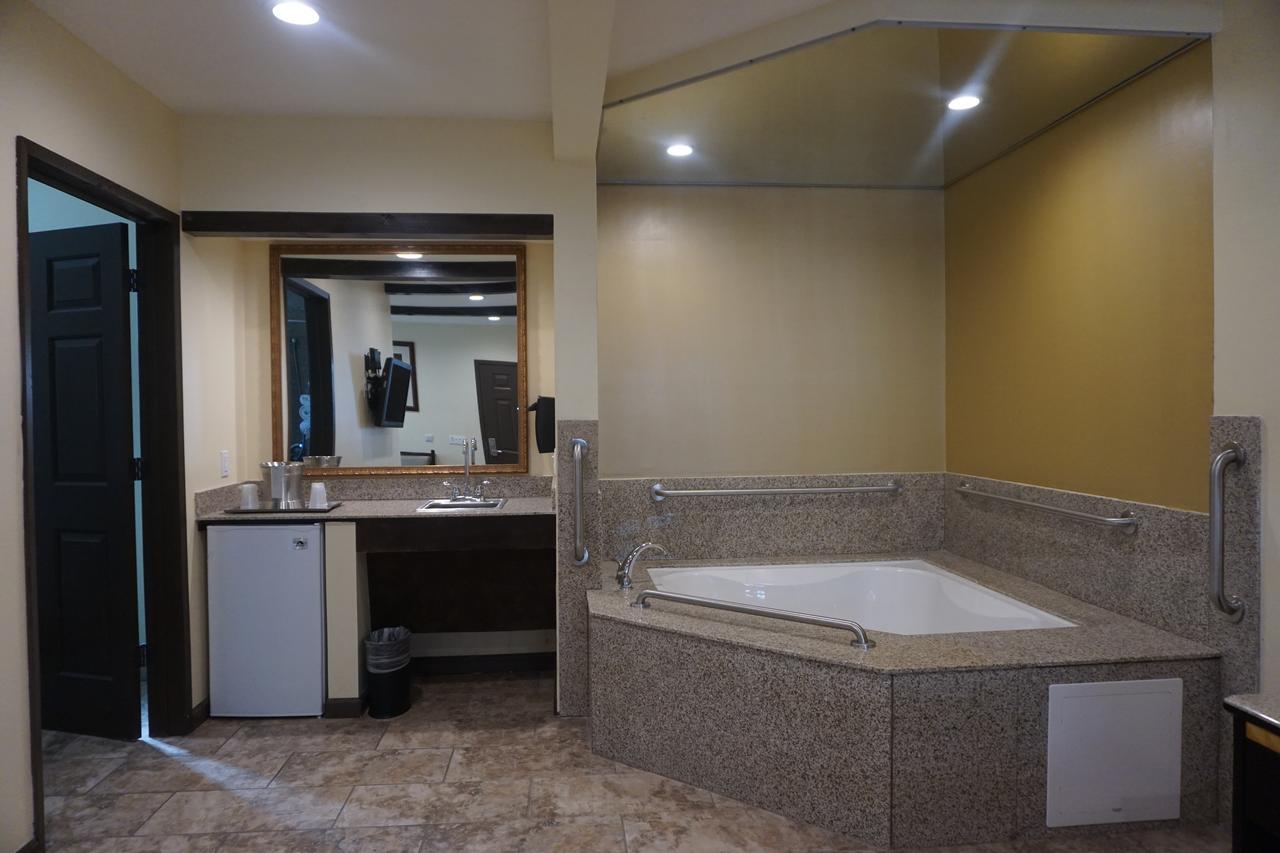 King Room with Spa Bath,630381666:JPEG