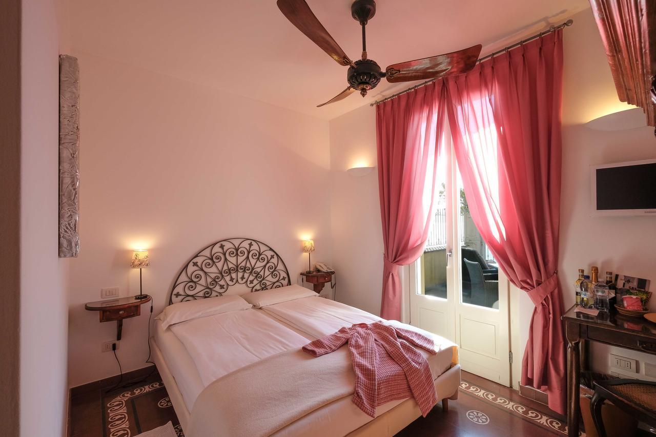 Double or Twin Room Terrace