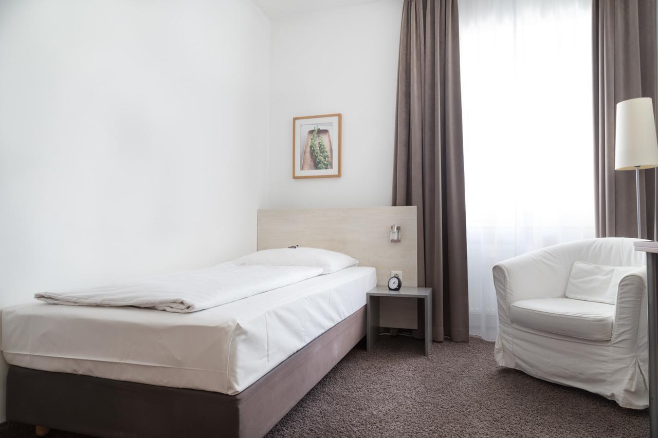 Single Room,750402803:JPEG