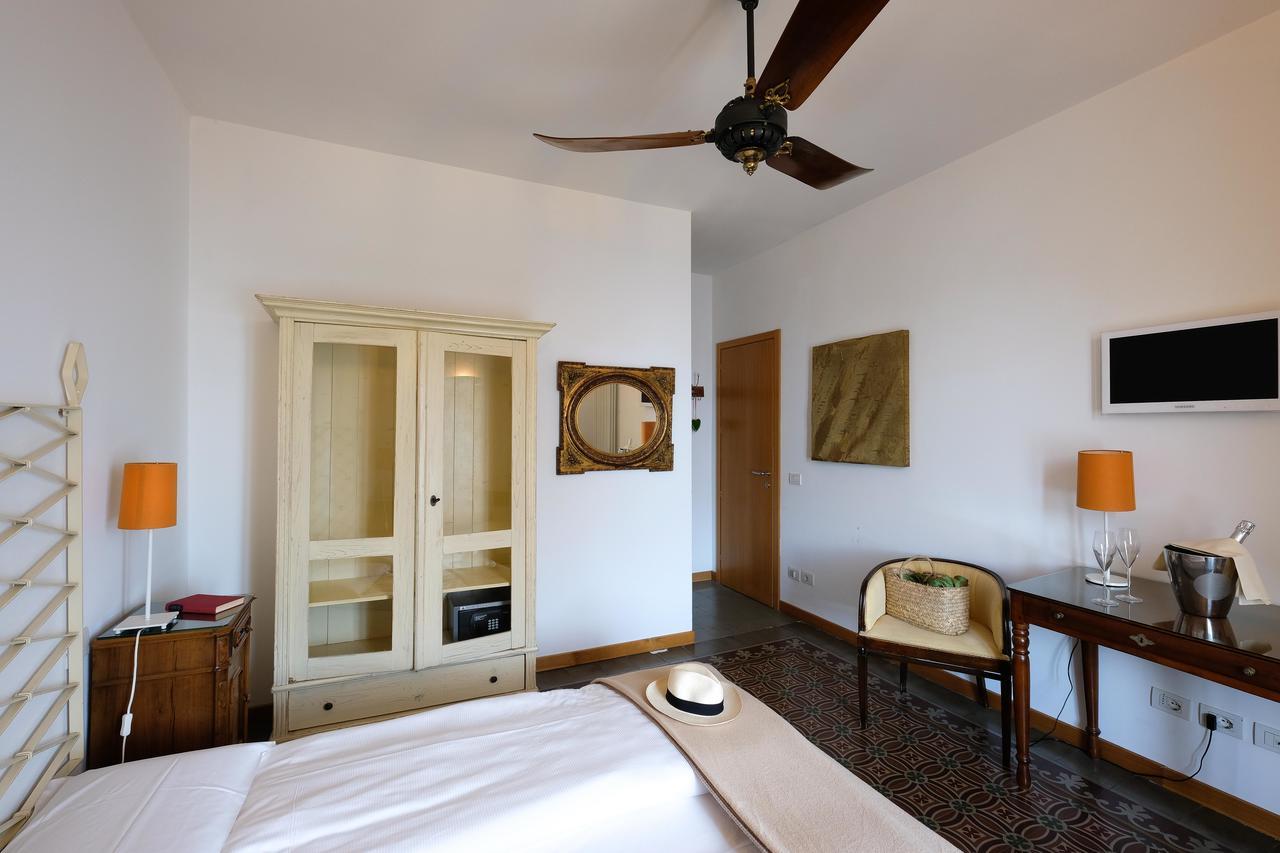Double or Twin Room Lake View
