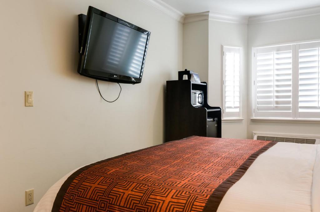 Quarto Duplo com Uma Cama de Casal