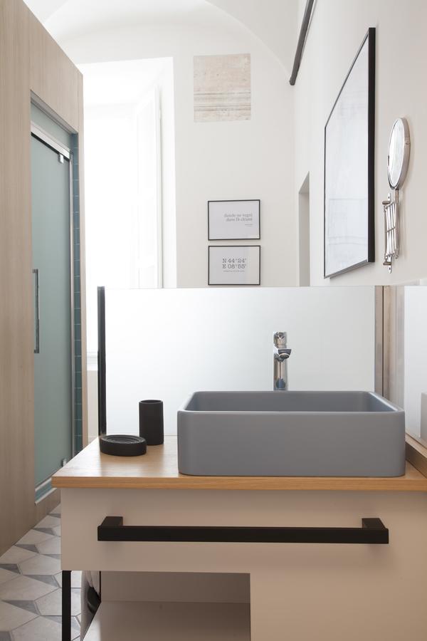 Small Single Room,663604818:JPEG