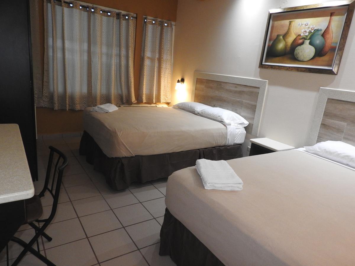 1 Queen and Bunk Beds Room,664587525:JPEG