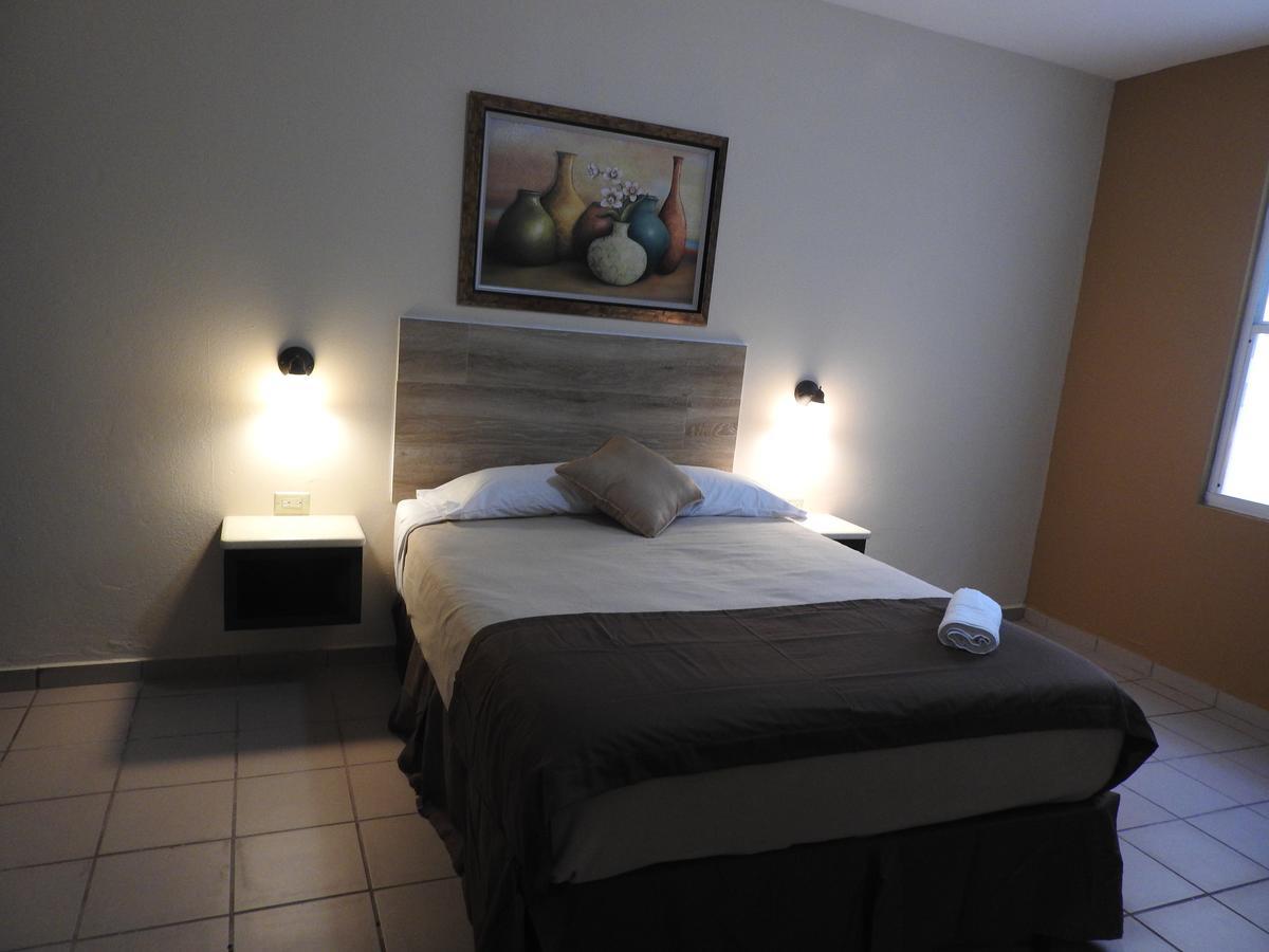 1 Queen Room,664587747:JPEG