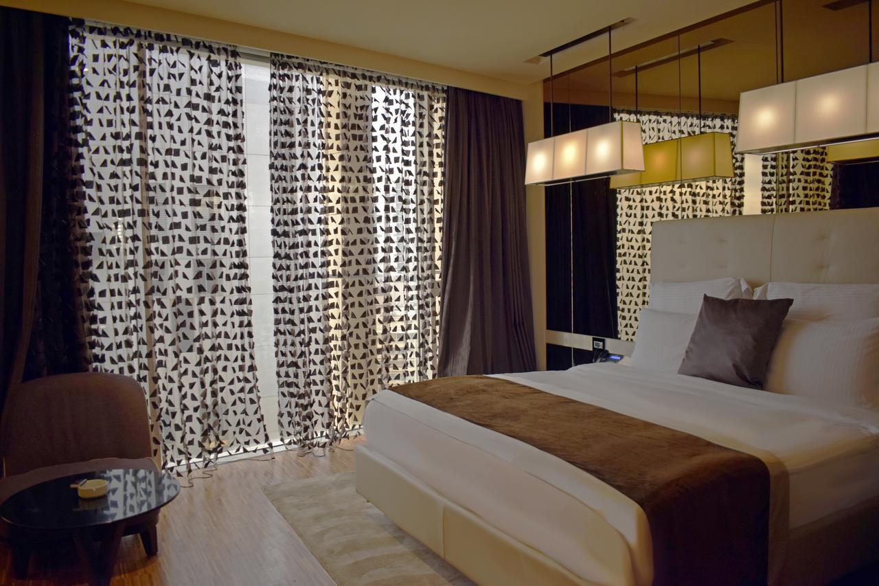 Executive Plaza Sea View Suite