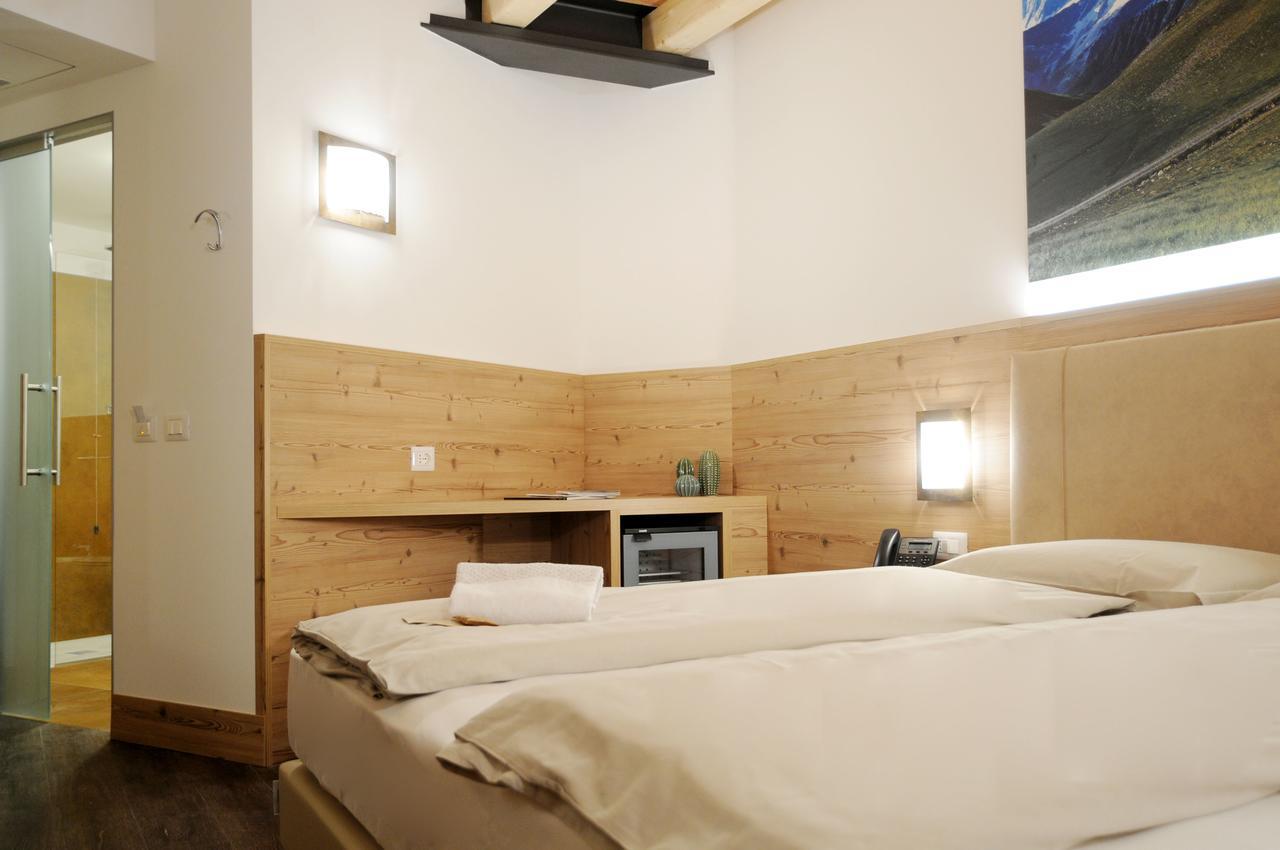 Triple Room,668645451:JPEG