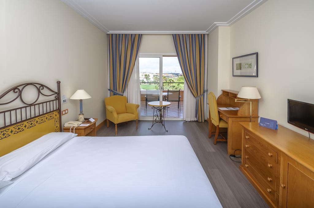 Family Room (2 Adults + 2 Children),330226822:JPEG