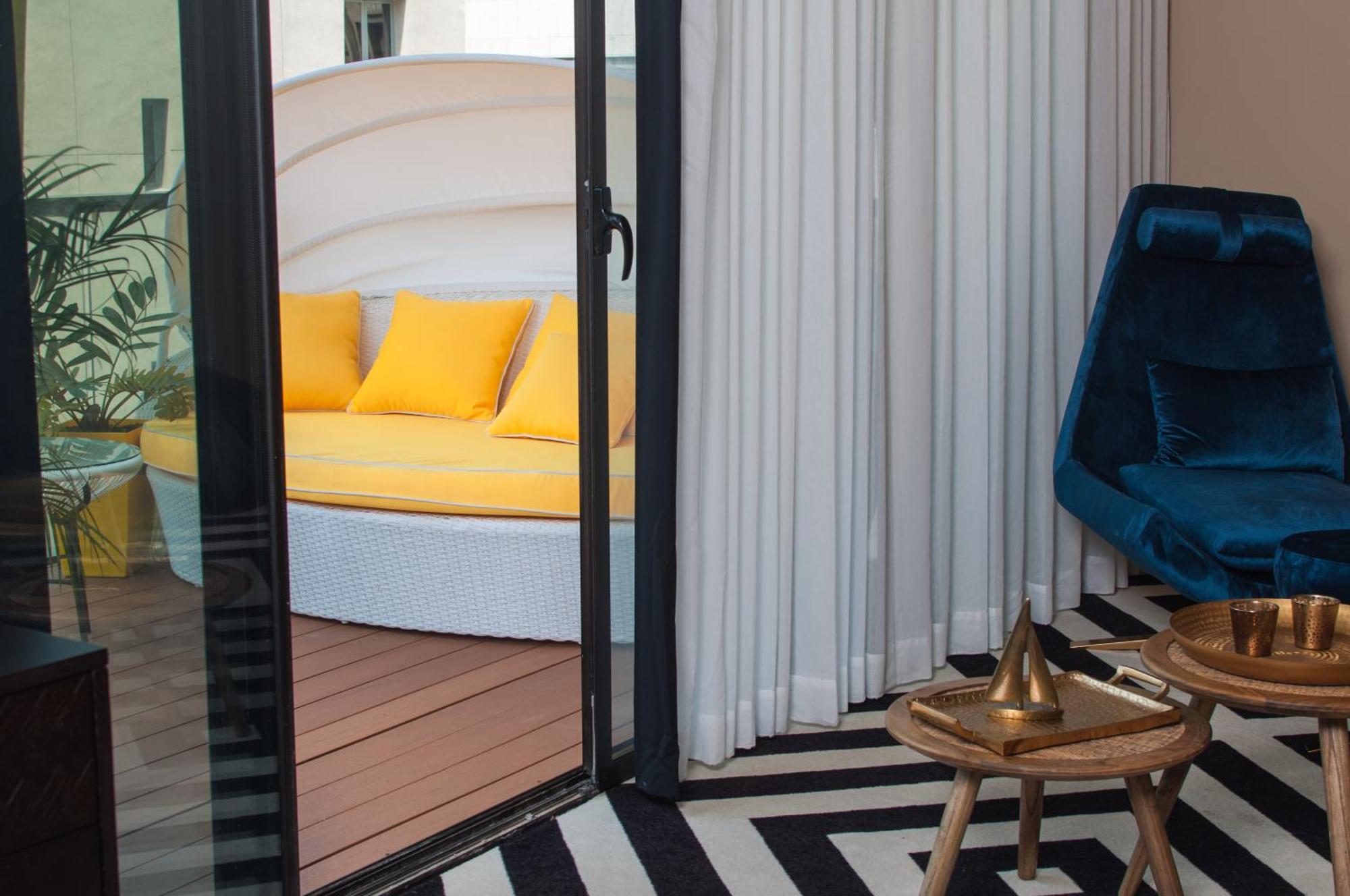 Studio Balcony