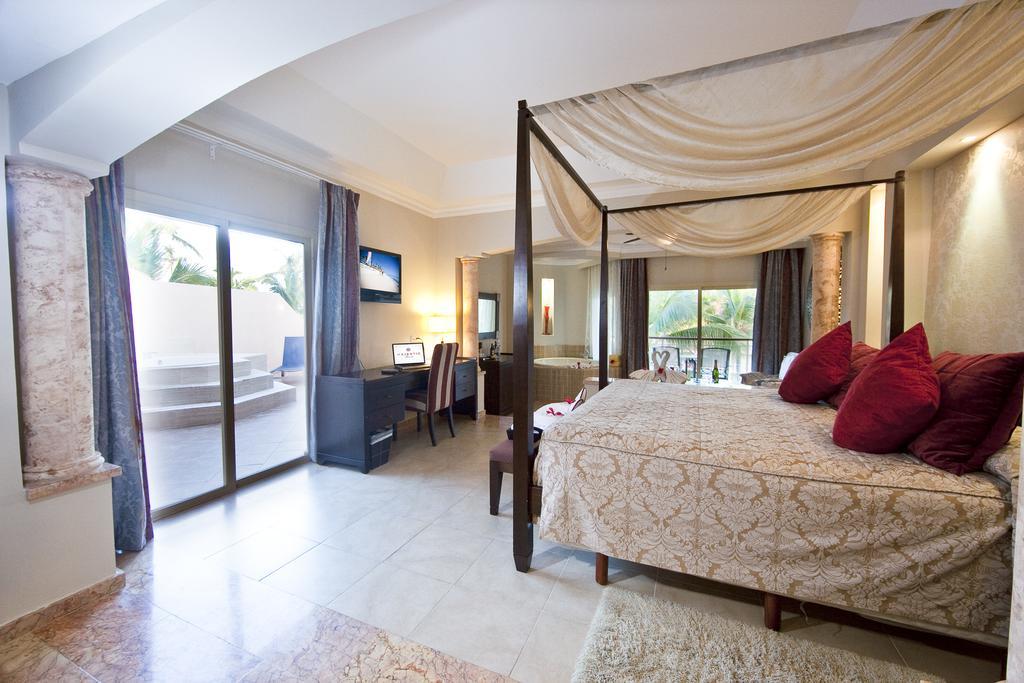 Colonial Jr Suite Outdoor Jacuzzi Wifi