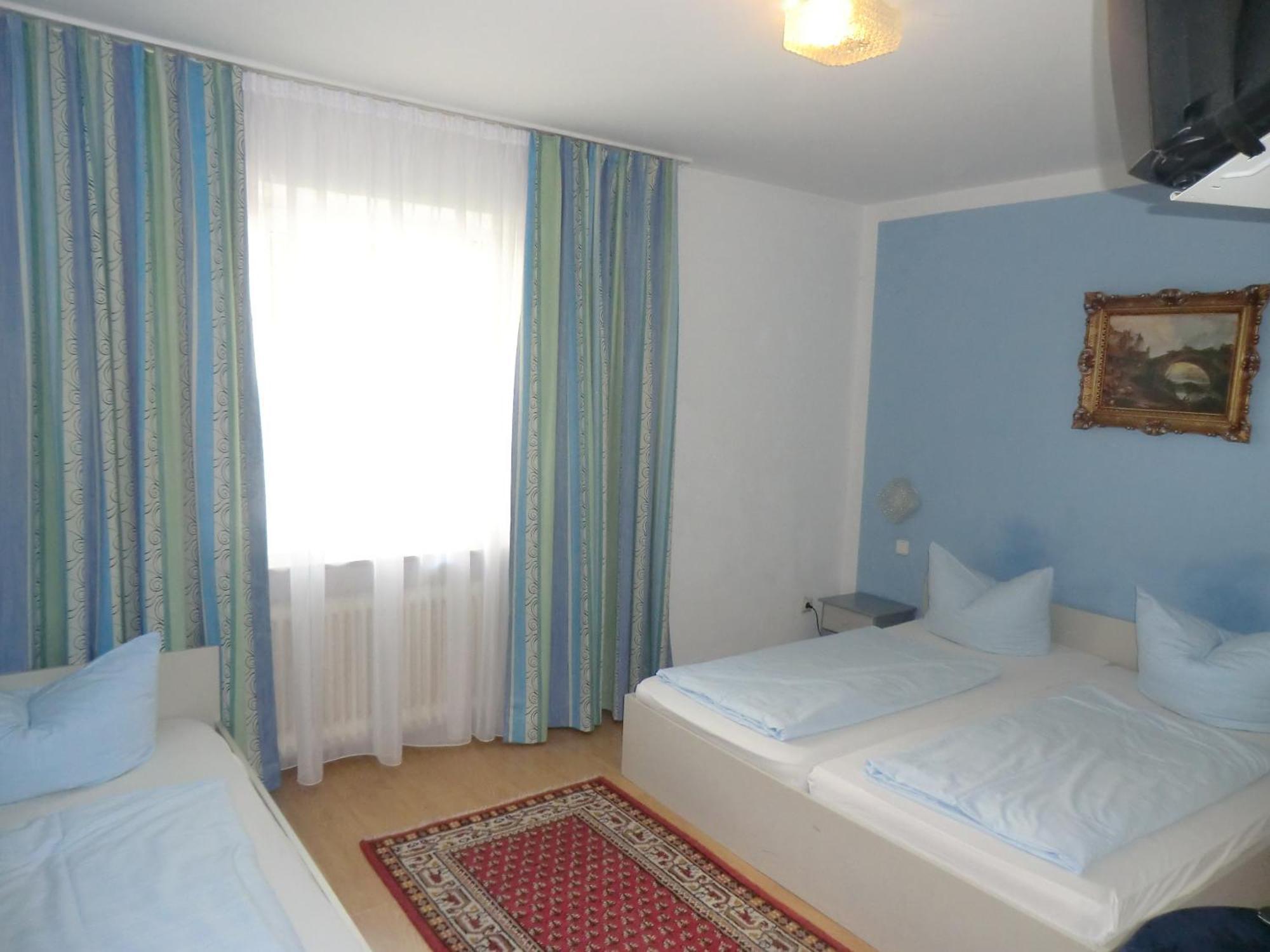 Triple Room with Shared Toilet,983342848:JPEG