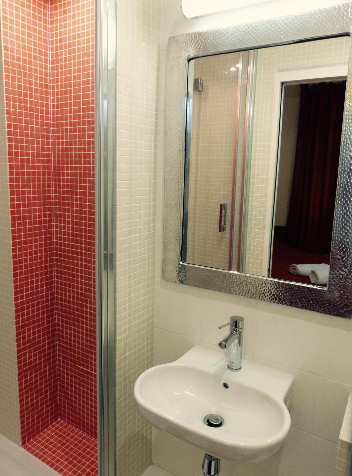 Single Room Private Shower Toilet