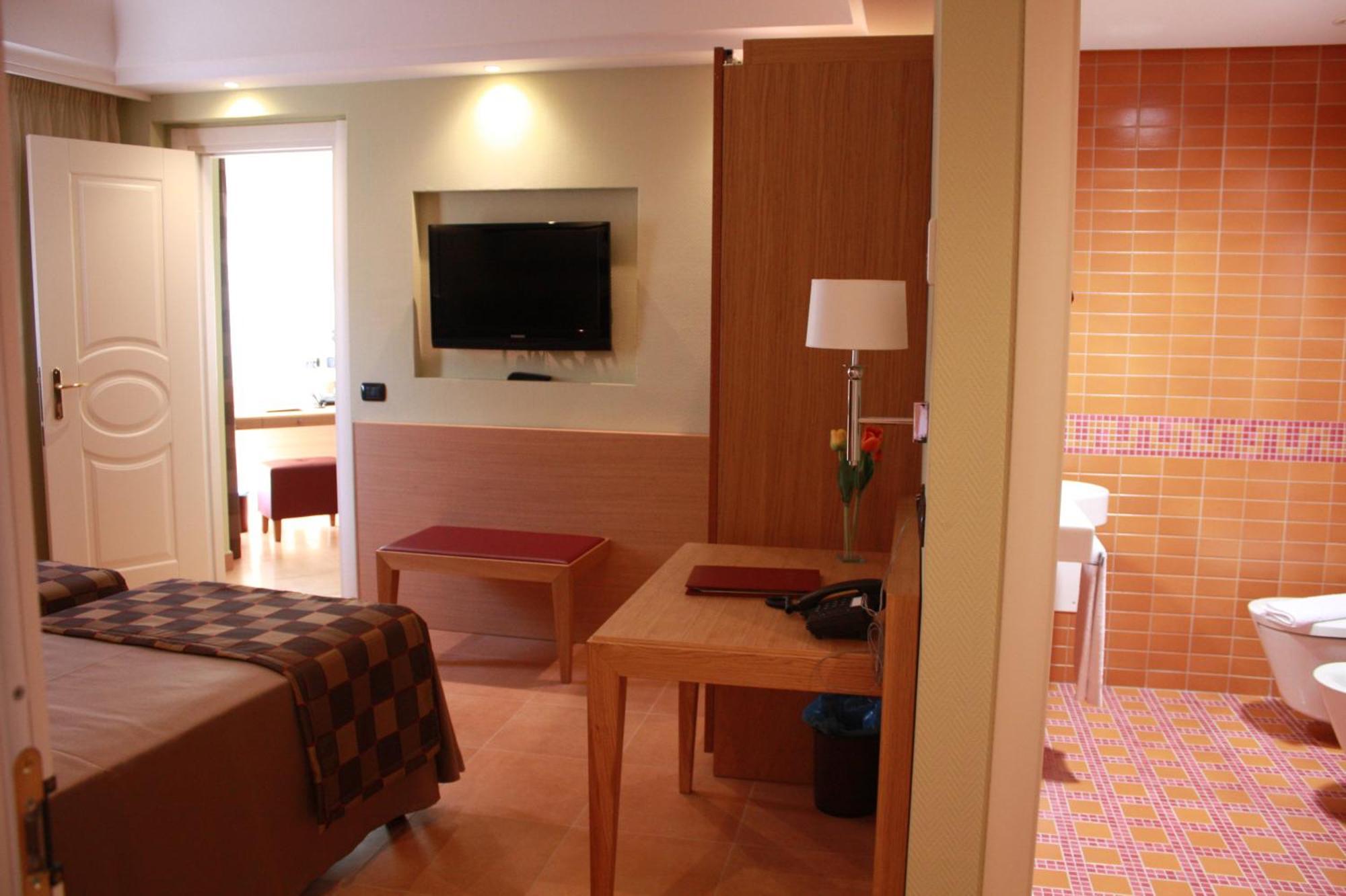 Two Connecting Rooms,688564071:JPEG