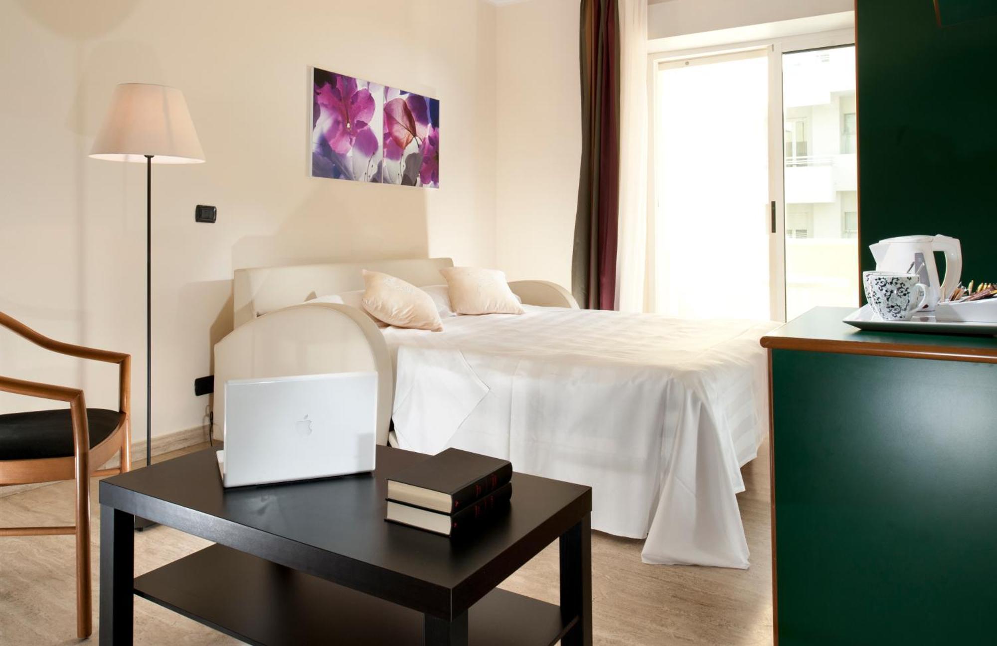 Suite with Balcony,693011067:JPEG
