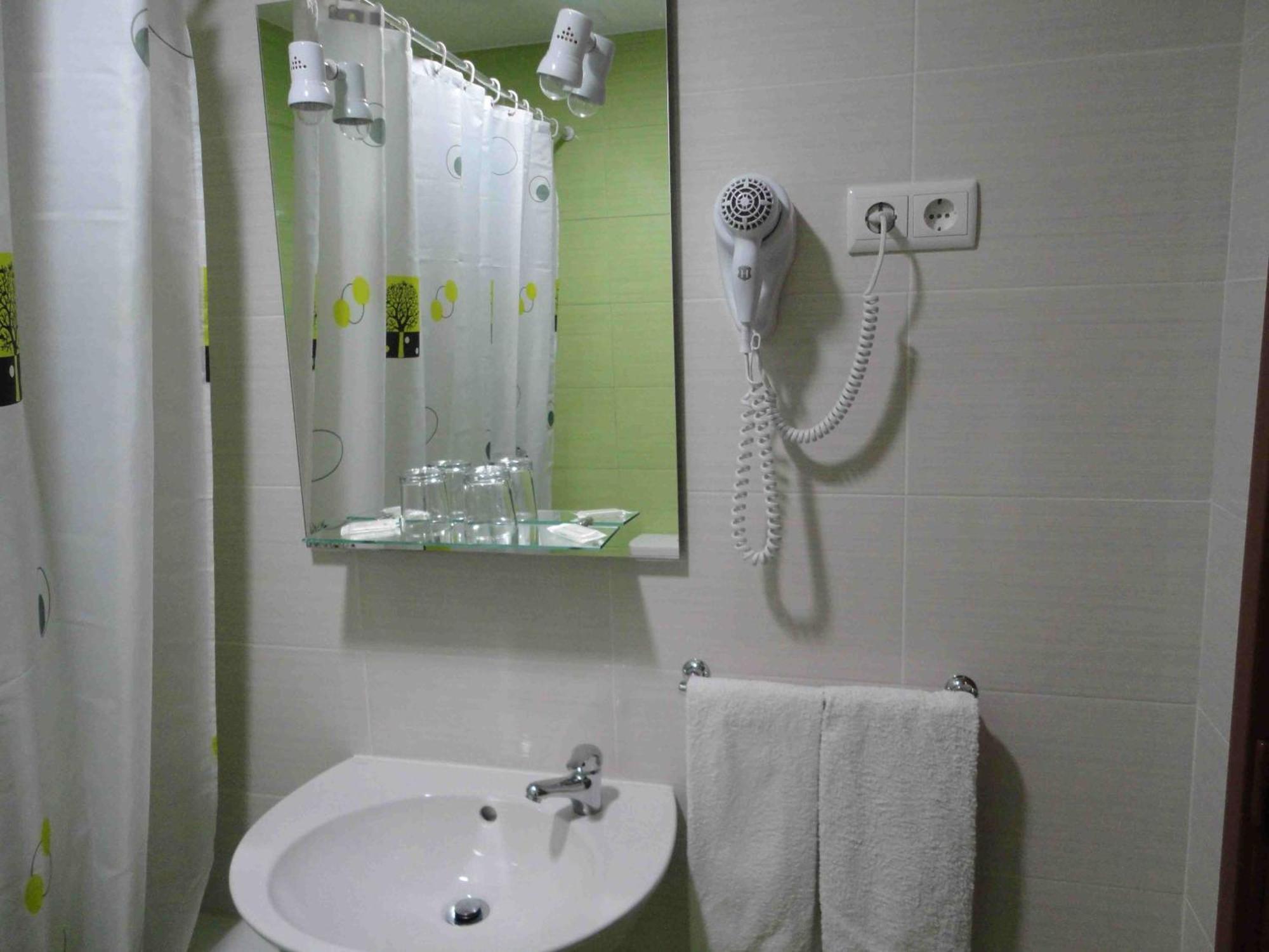 Quarto Família (4 Adultos)