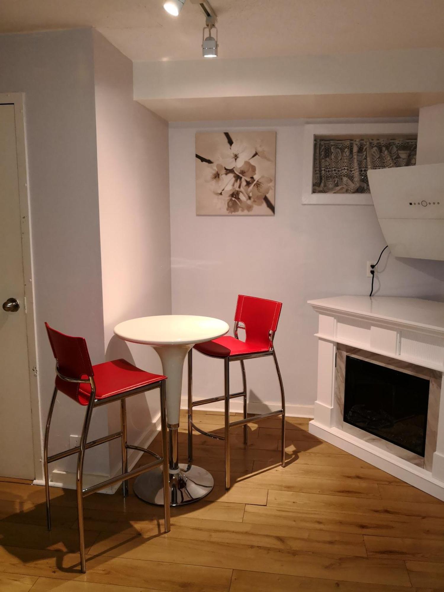 Private Family Two-Bedroom Basement Suite,702835888:JPEG