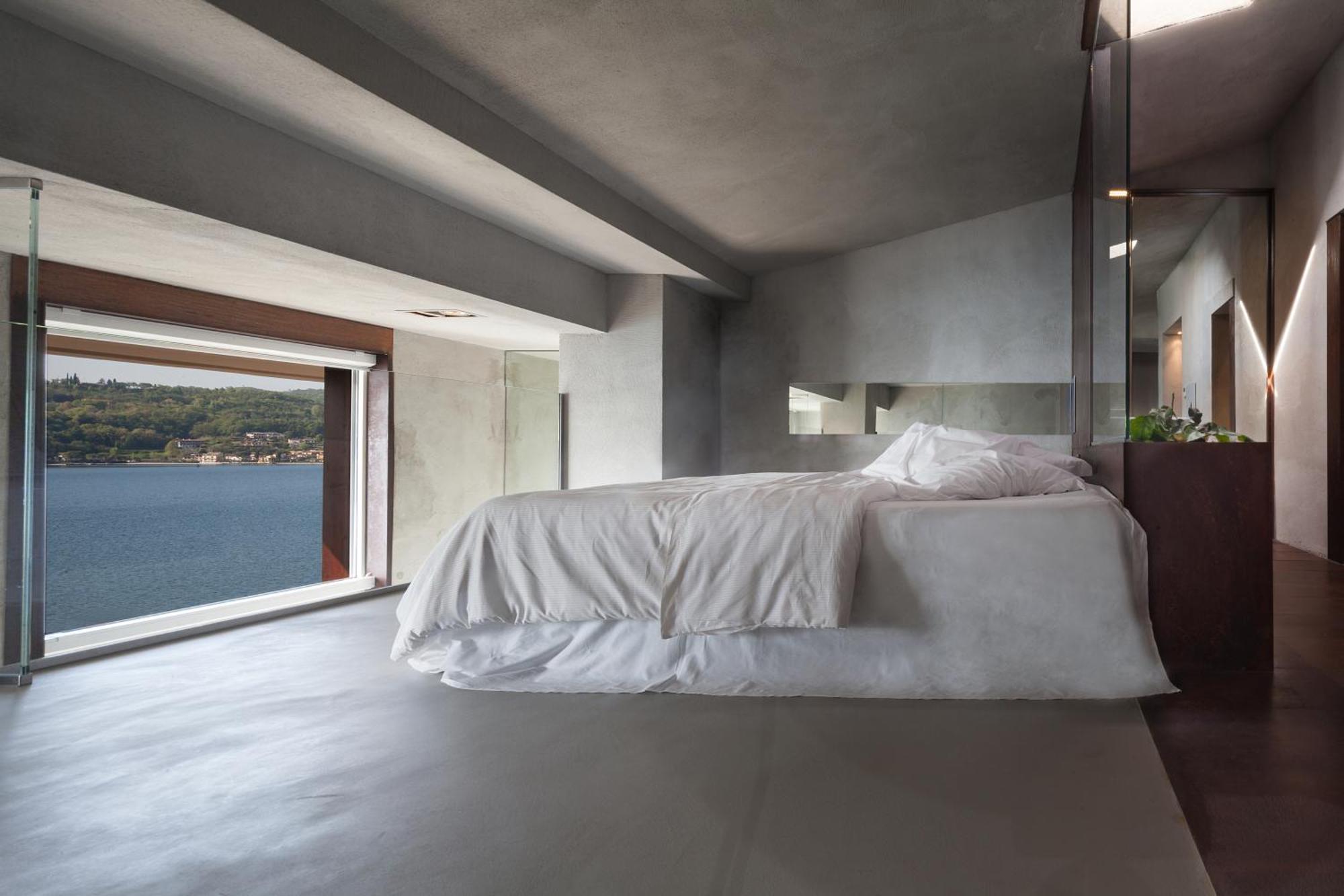 Suite Balcony Lake View
