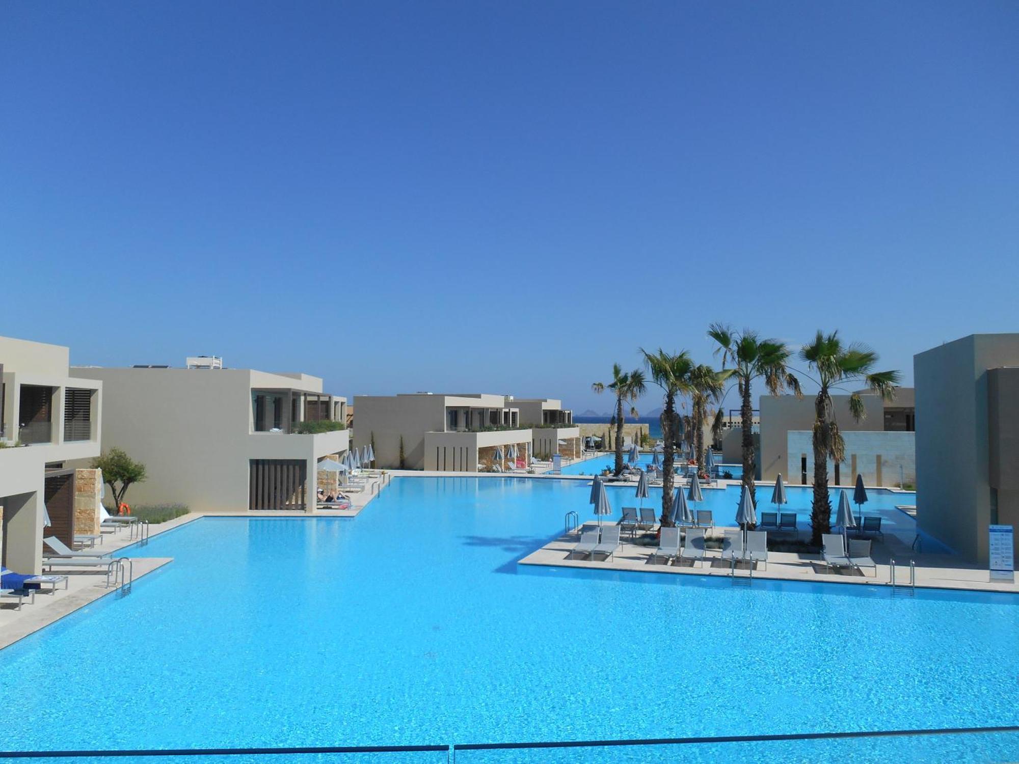 Executive Suite with Two Bedrooms Swim-up with Sharing Pool