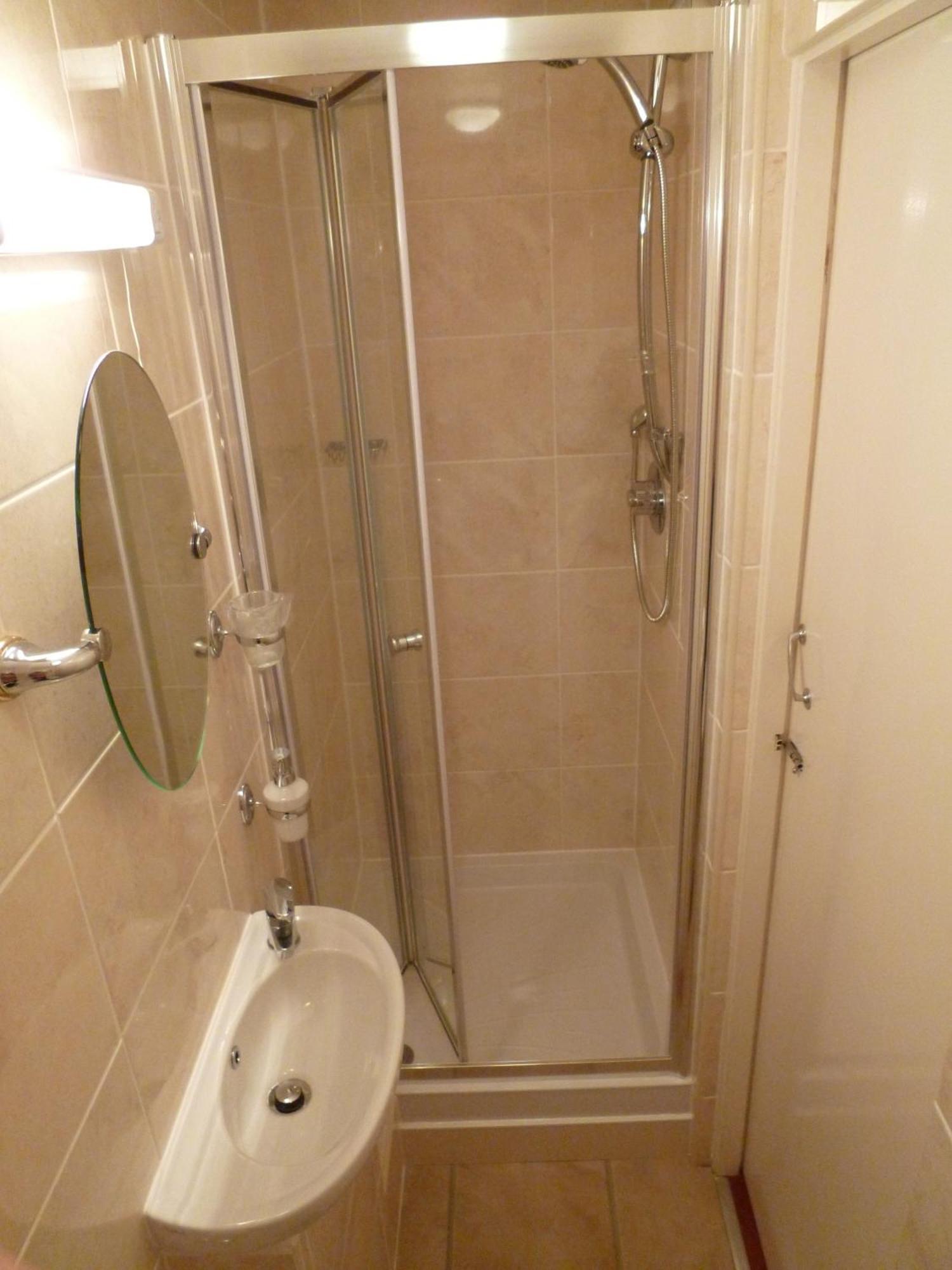 Small Twin Room,790786332:JPEG