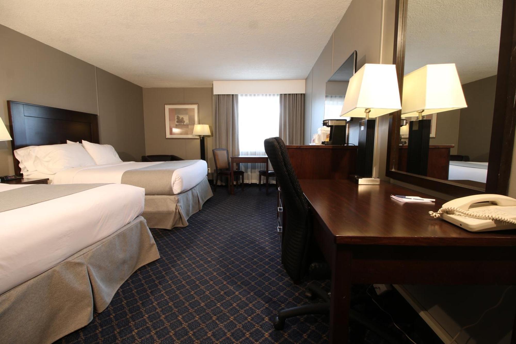 Standard Queen Room with Two Queen Beds - Non Smoking