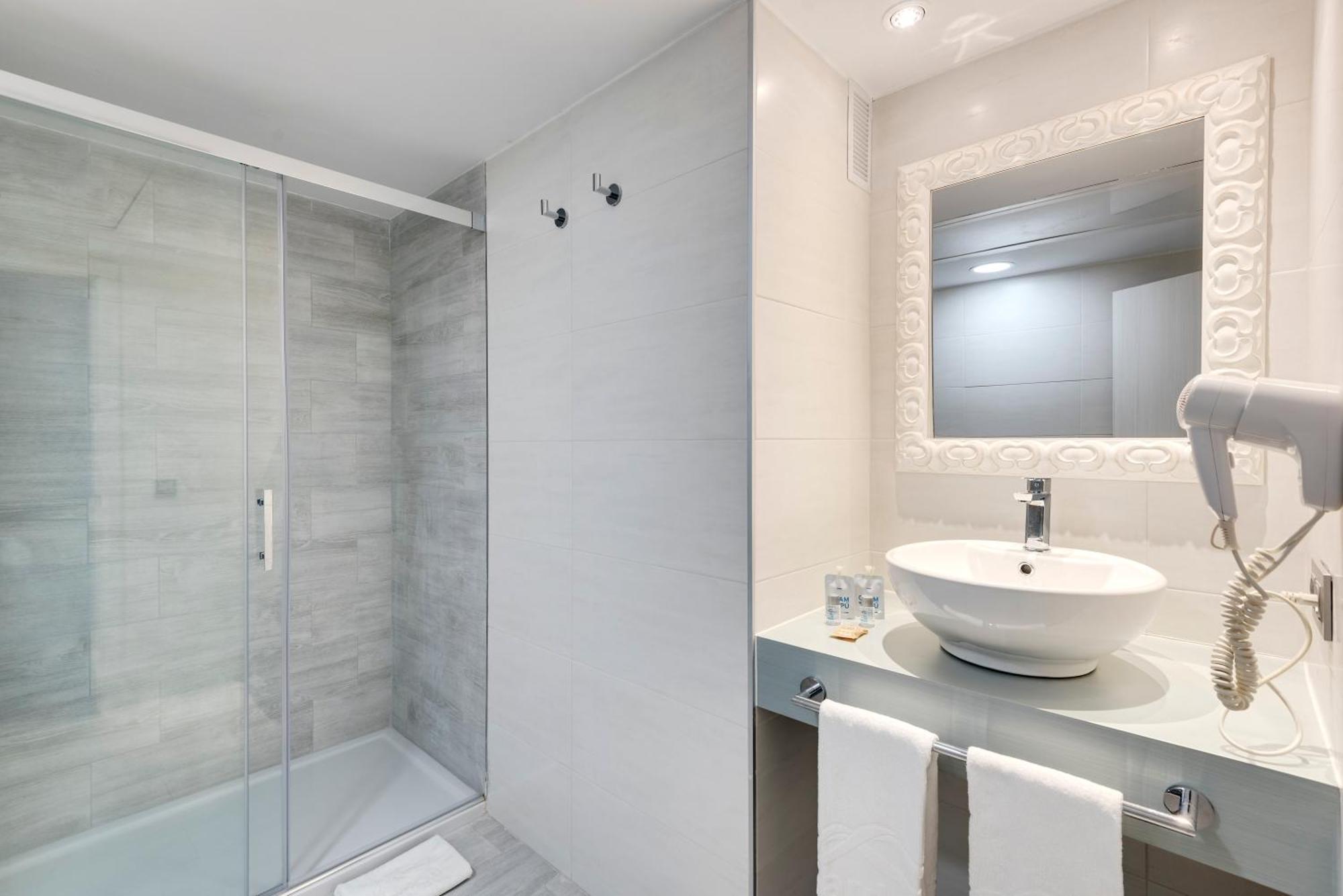 Appartement 1 Chambre avec Jardin Privé et Accès à la Piscine