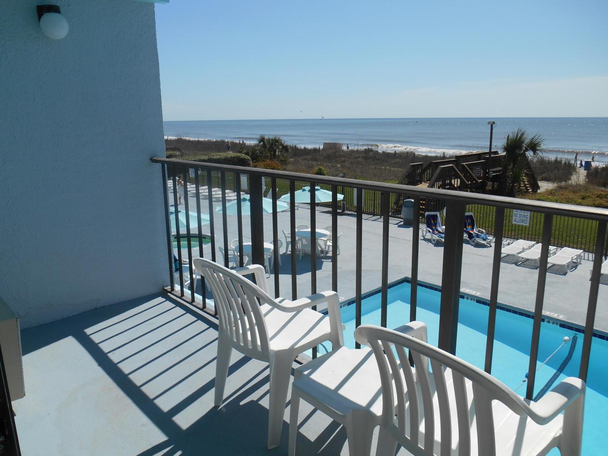 Queen Oceanfront View Room Kitchen Non-Smoking