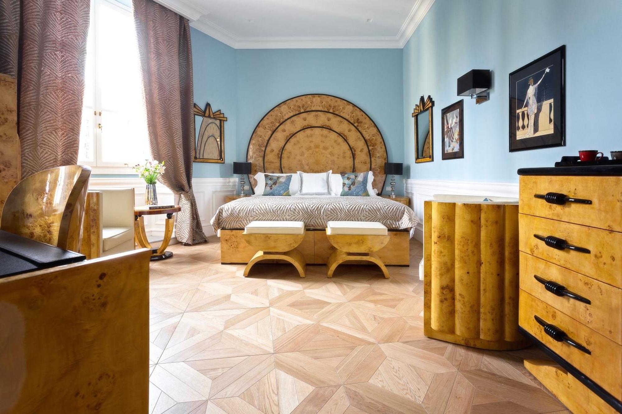 Deluxe King Room