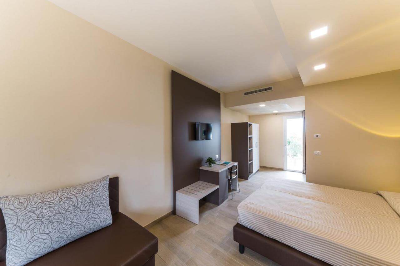 Standard Family Room,831702893:JPEG
