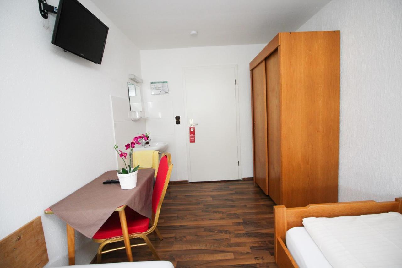 Single Room Shared Shower Toilet,719508766:JPEG