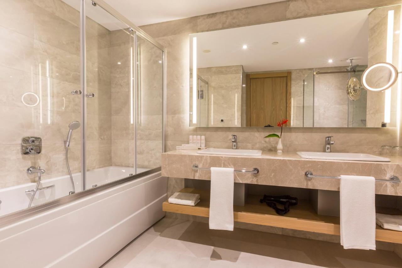 Luxury Suite with Spa Bath and Panoramic Sea View