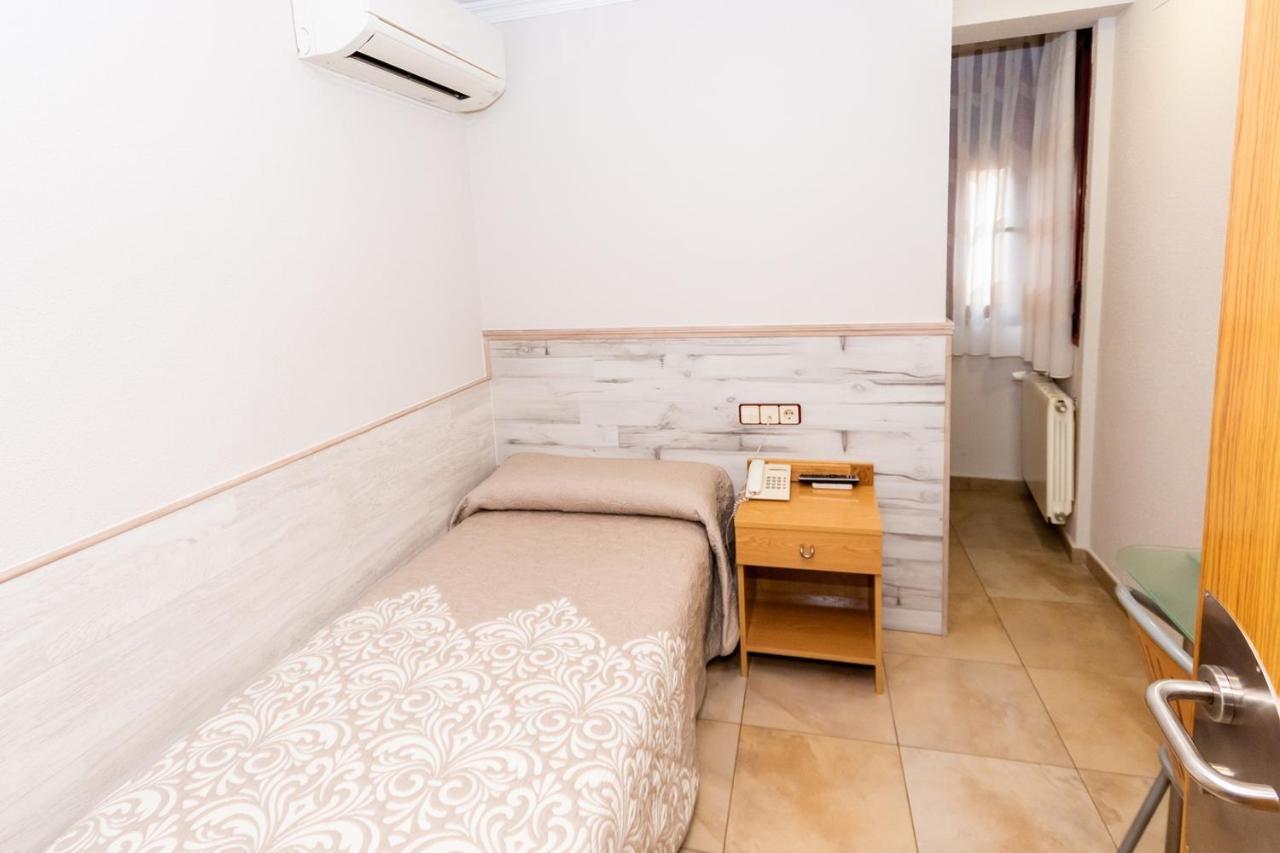 Single Room,727958764:JPEG