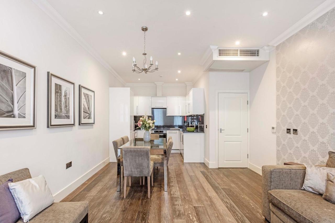 Deluxe Three-Bedroom Apartment