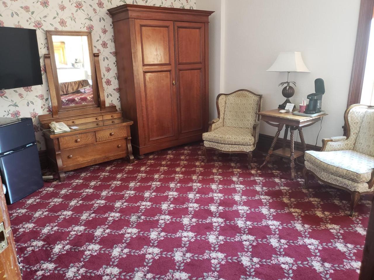 Deluxe King Suite
