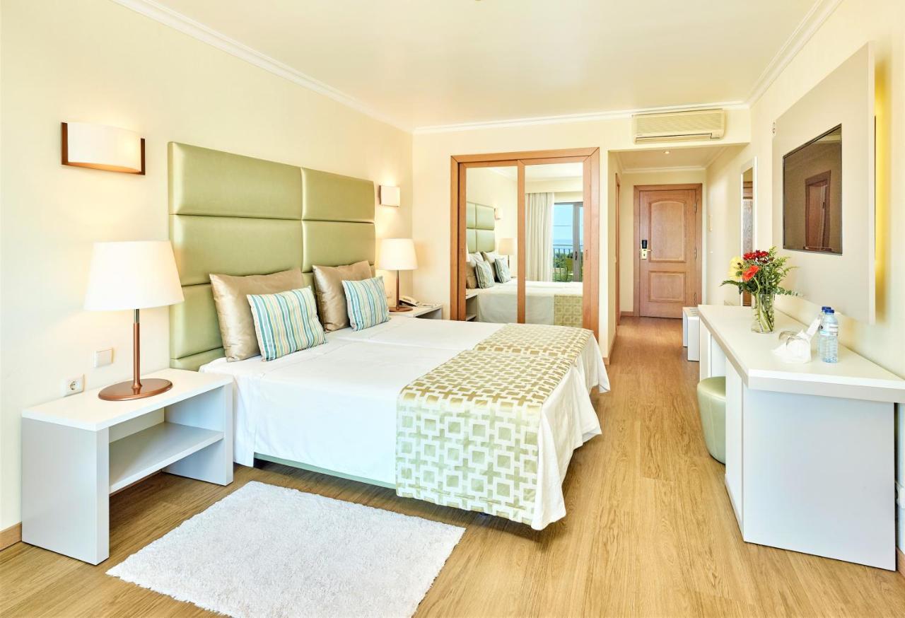 Quarto Deluxe com 2 Camas de Solteiro e Vista dos Arredores