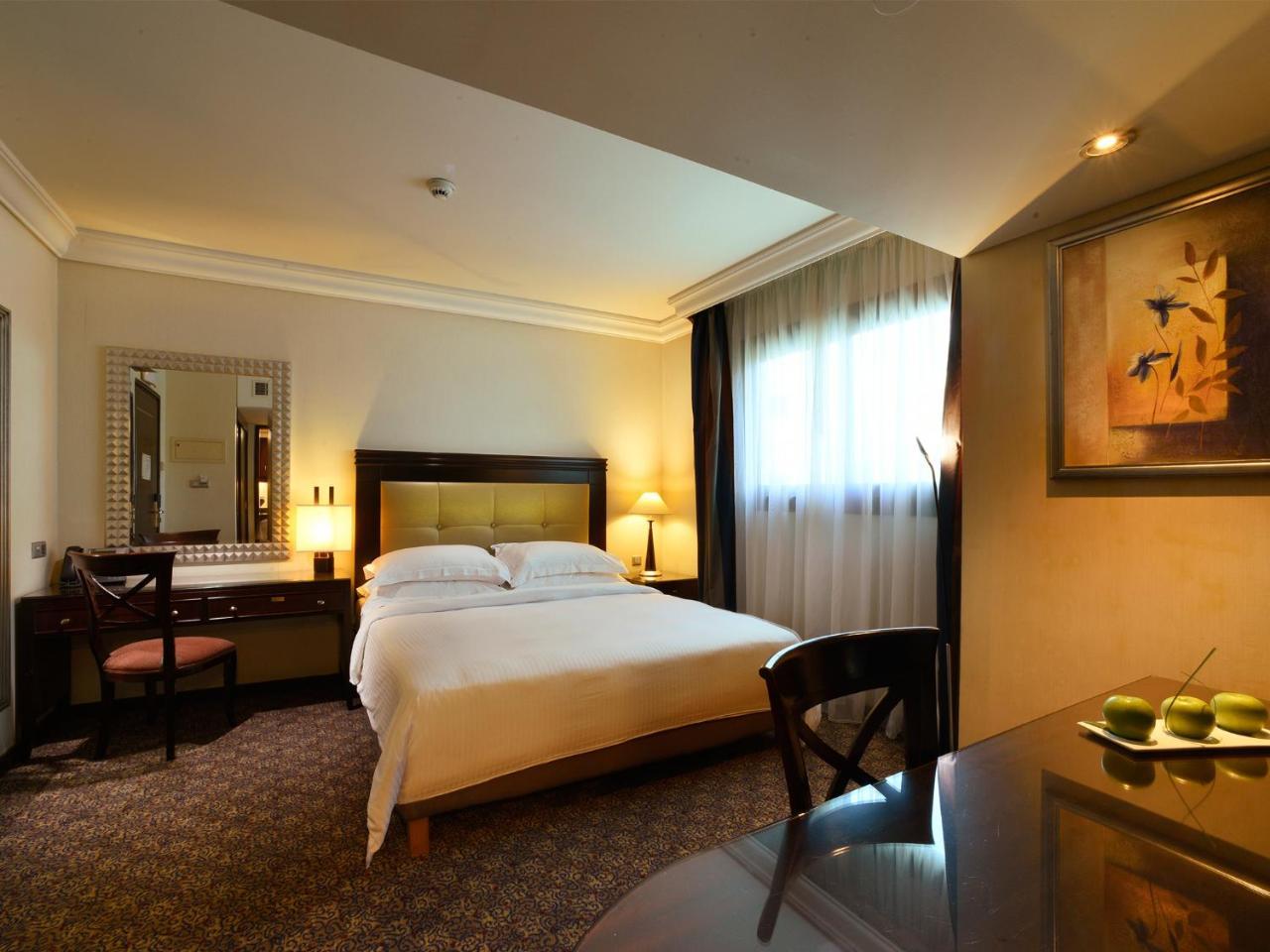 City View Studio King Bed