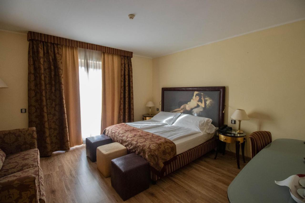 Superior Double Room Shower