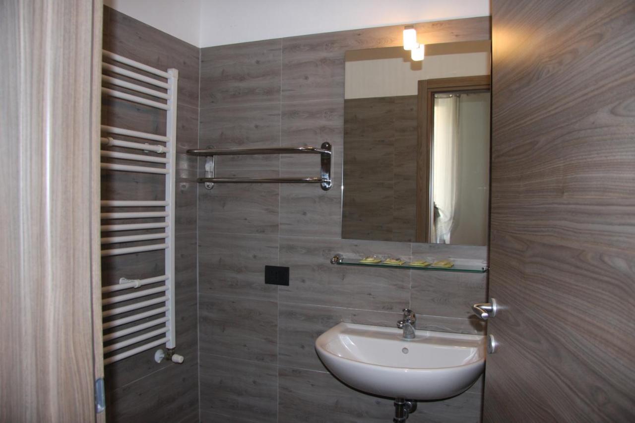 Cama en habitación compartida masculina de 4 camas