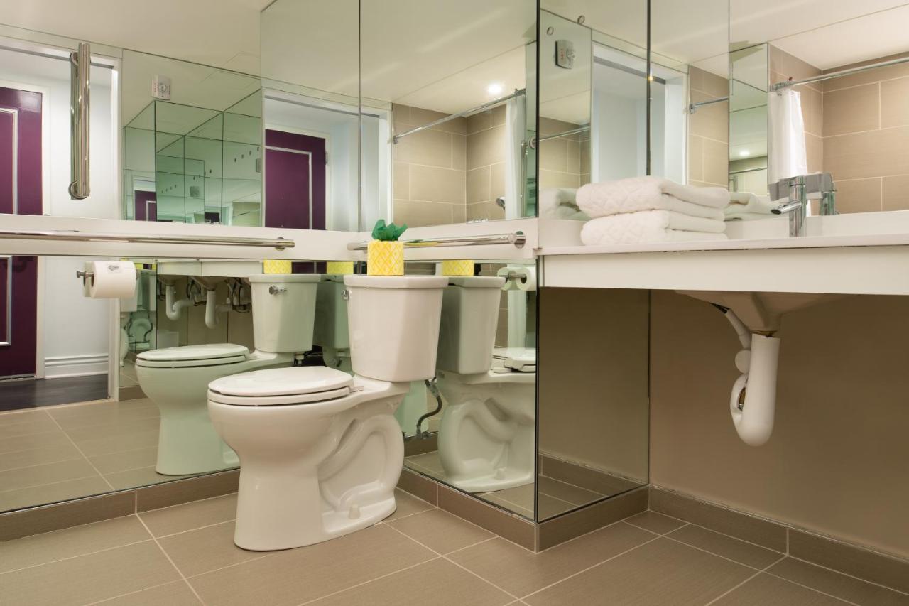 Glamour King Mobility Accessible w or Roll Shower